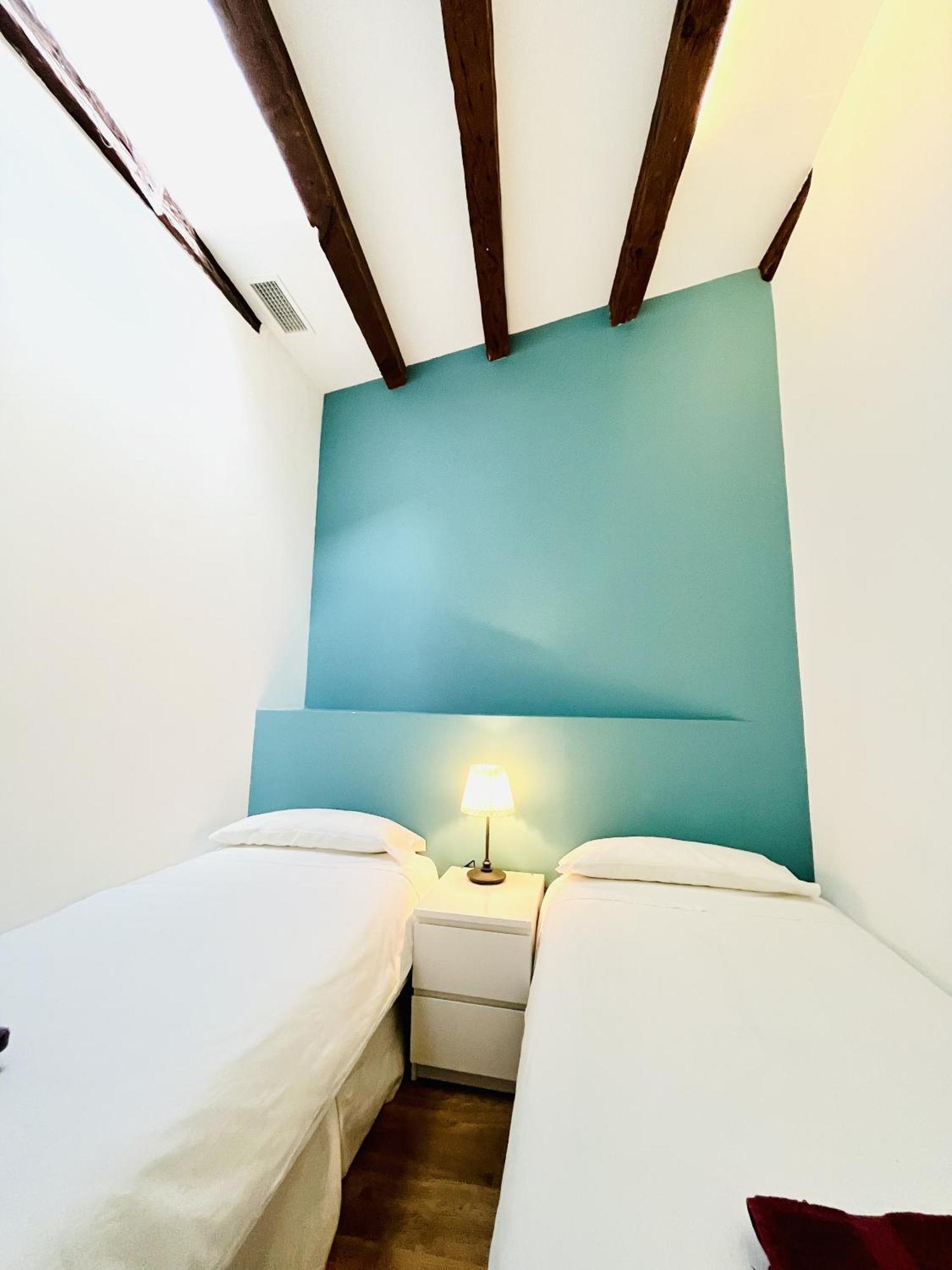 Dplace To Be - Amazing Apartments In Historic Center Madrid Habitación foto